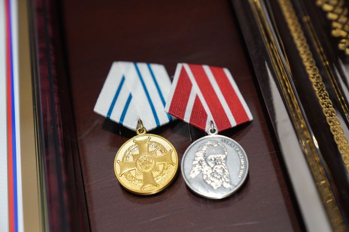 Участникам и ветеранам СВО вручили госнаграды в Доме правительства Московской области