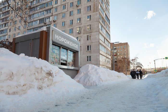 Зимние виды улиц города Дзержинский