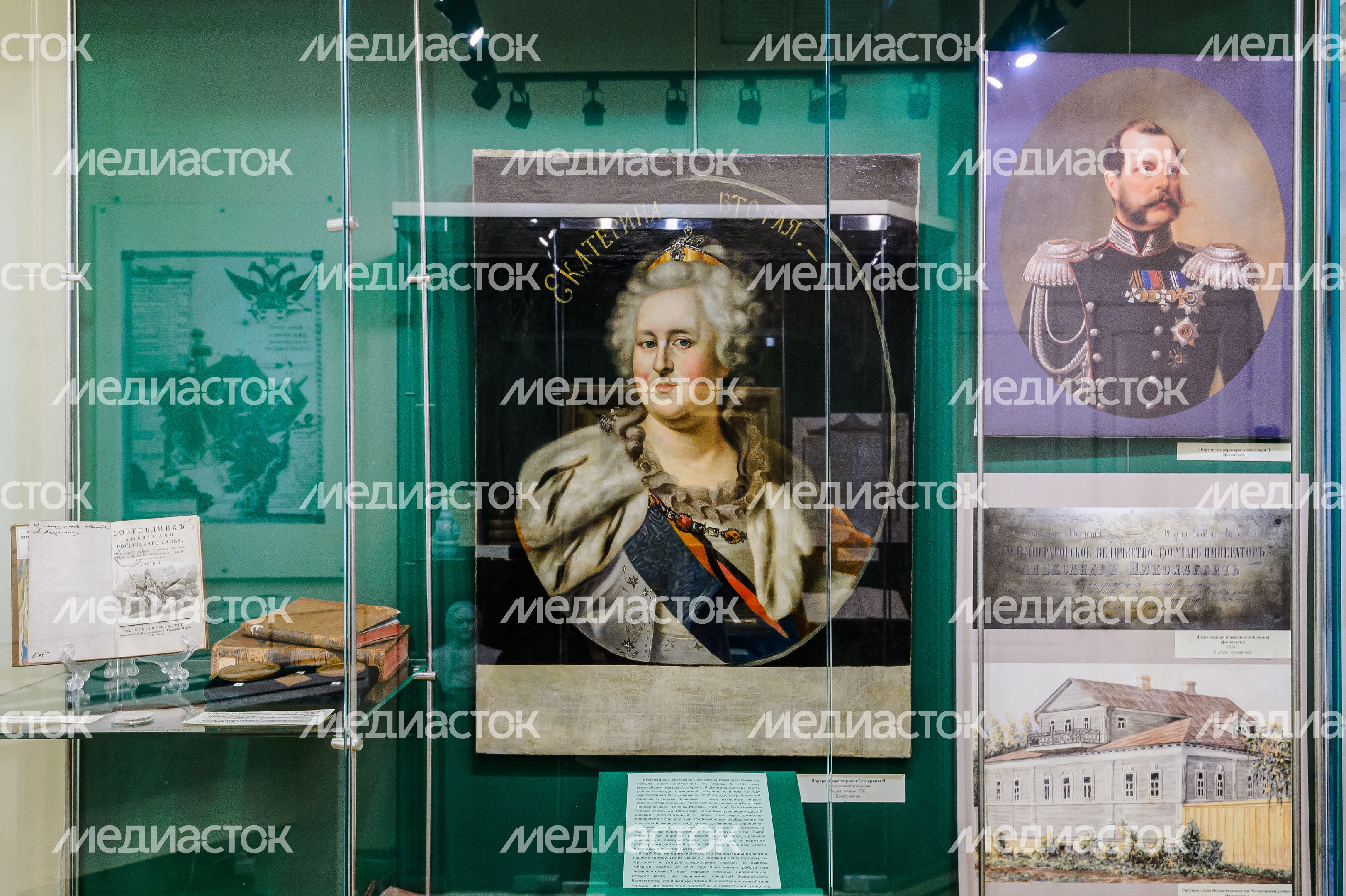 Экспозиция «Художественные коллекции и храмовое искусство» в музее-заповеднике «Дмитровский кремль» Экспозиция «Художественные коллекции и храмовое искусство» в музее-заповеднике «Дмитровский кремль»