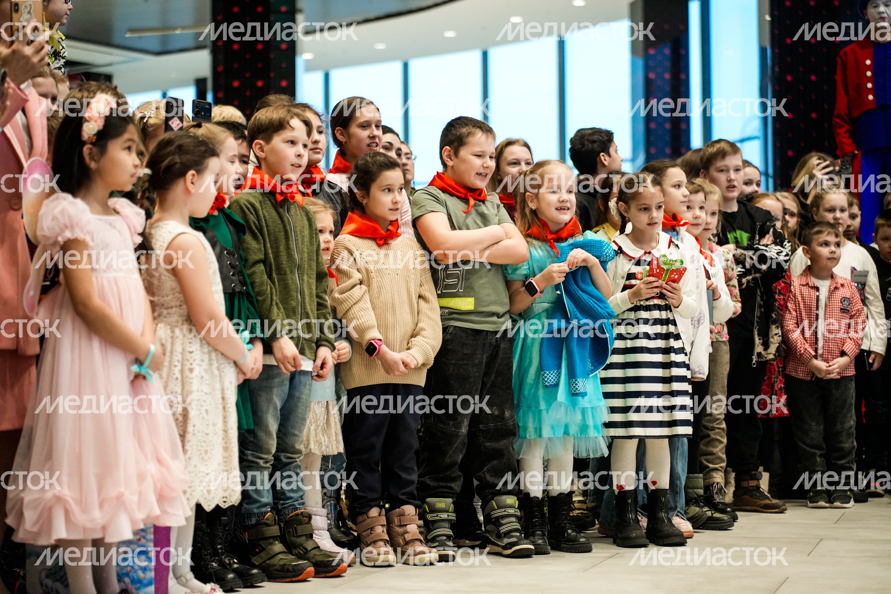 Губернаторскую елку посетят около 24 тыс. ребят со всего Подмосковья Губернаторскую елку посетят около 24 тыс. ребят со всего Подмосковья