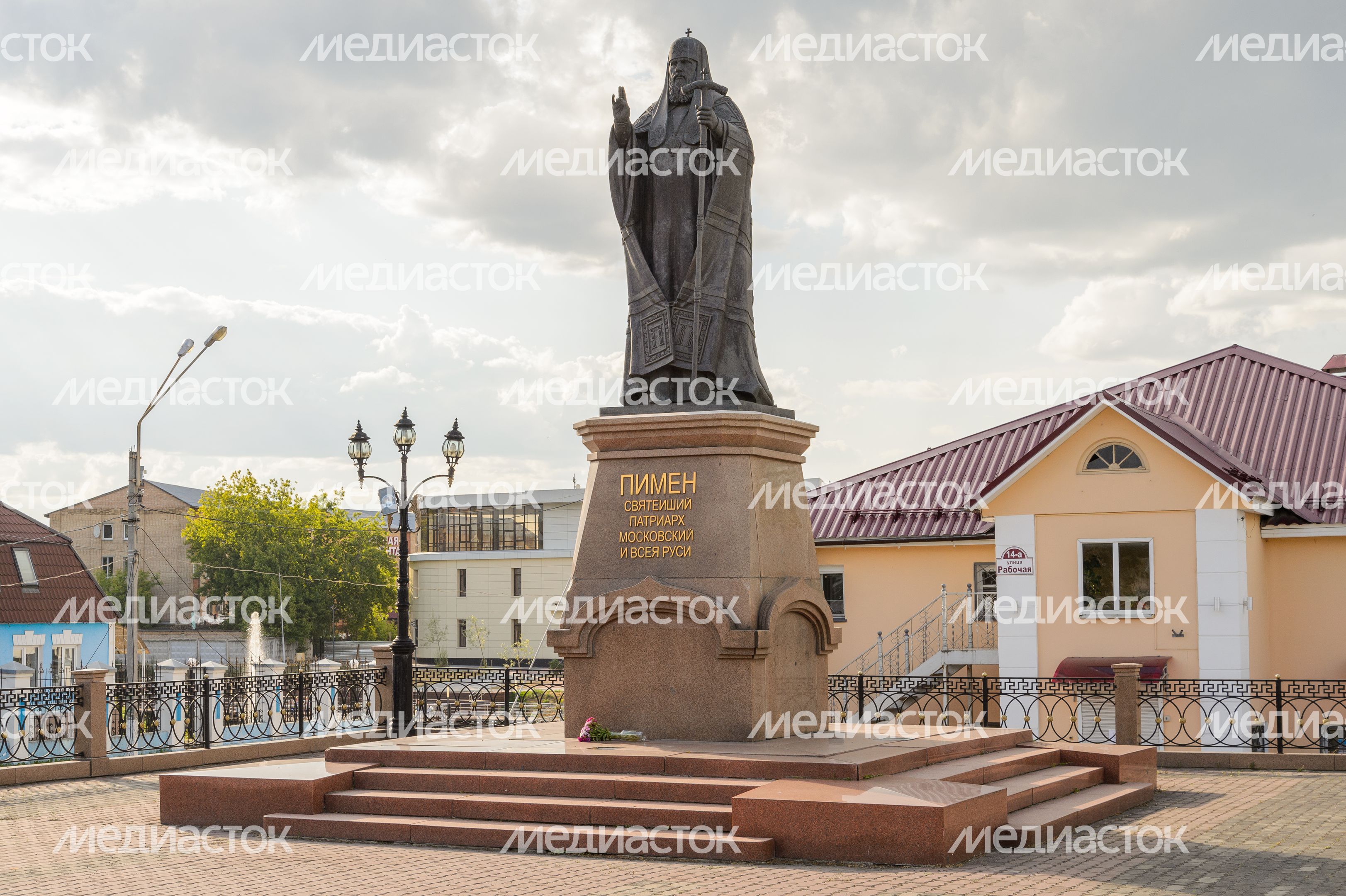 Памятник Патриарху Пимену Памятник Патриарху Пимену