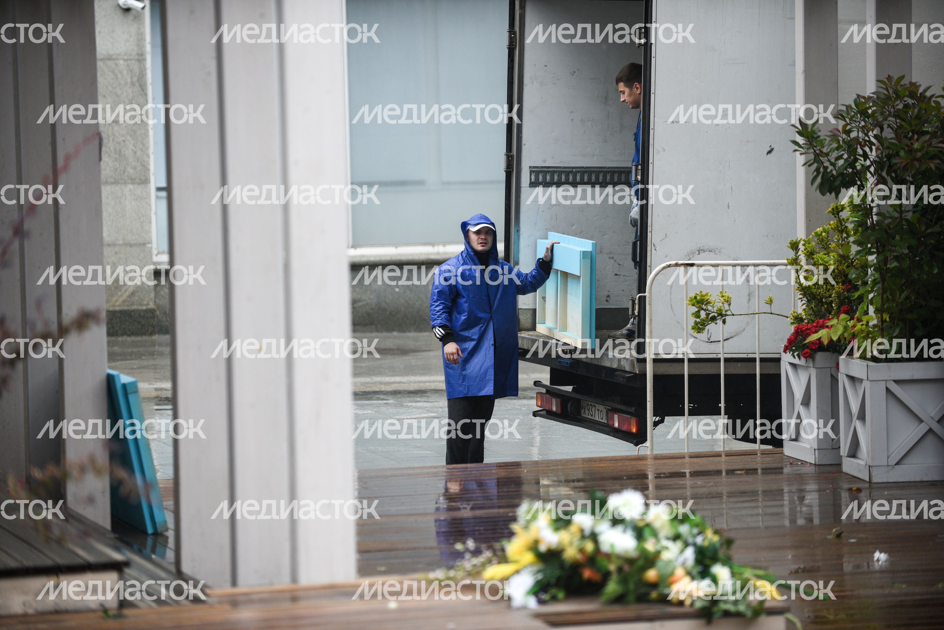 Подготовка площадок нового фестиваля Московское Лето Цветочный Джем