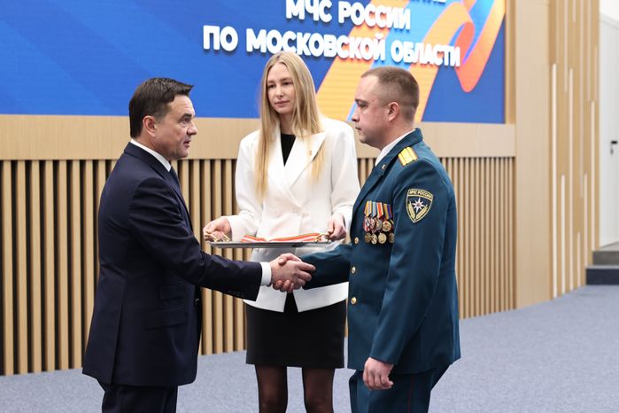 Андрей Воробьев поздравил сотрудников МЧС с Днем спасателя и 35-летием ведомства