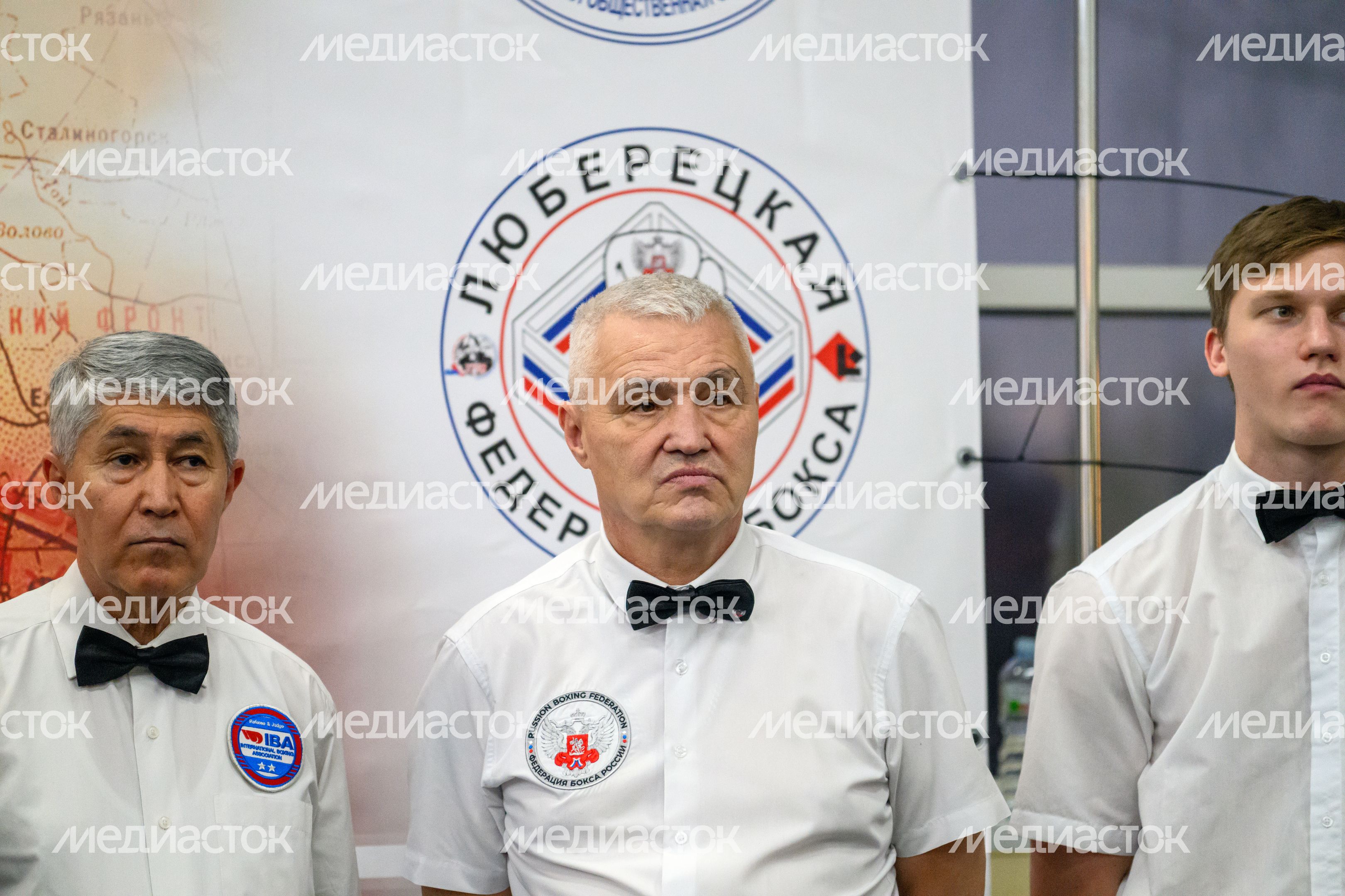 Судья соревнований по боксу в Люберцах, посвященных разгрому немецко-фашистских войск под Москвой