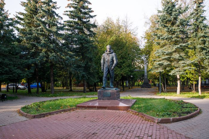 Краснознаменск. Памятник космонавту Герману Титову