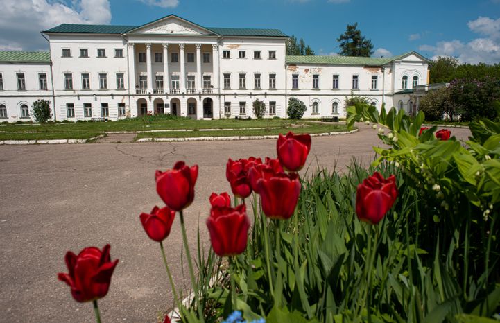 Весенние виды усадьбы Ивановское