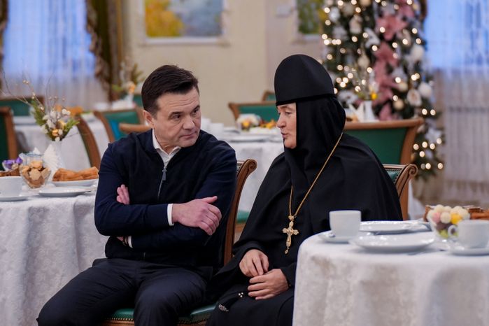 Андрей Воробьев поздравил с Новым годом воспитанниц детского приюта при Покровском монастыре