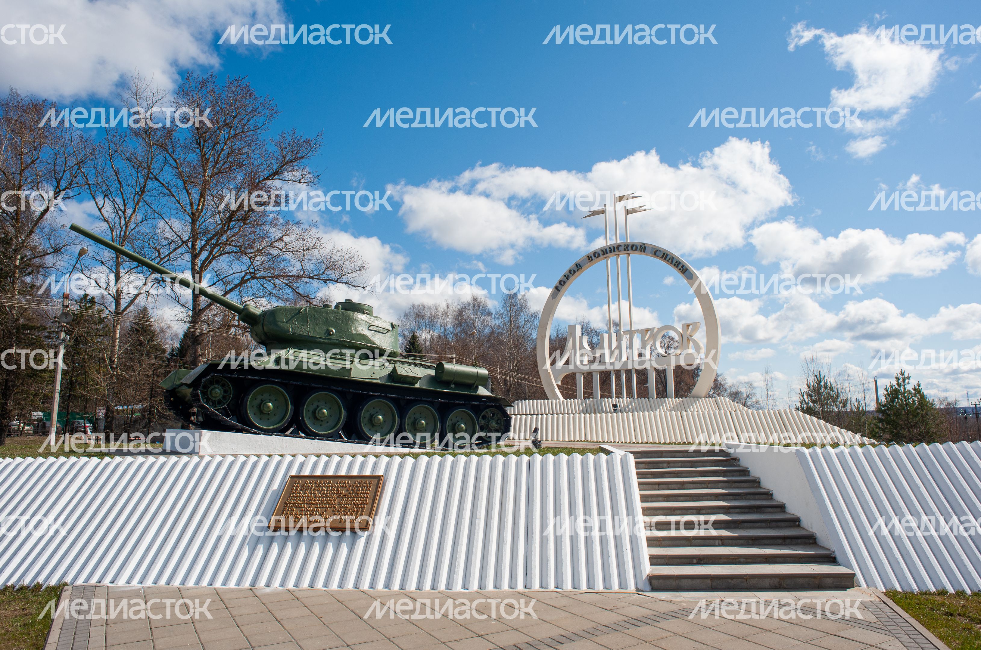Въезная стелла в город Дмитров