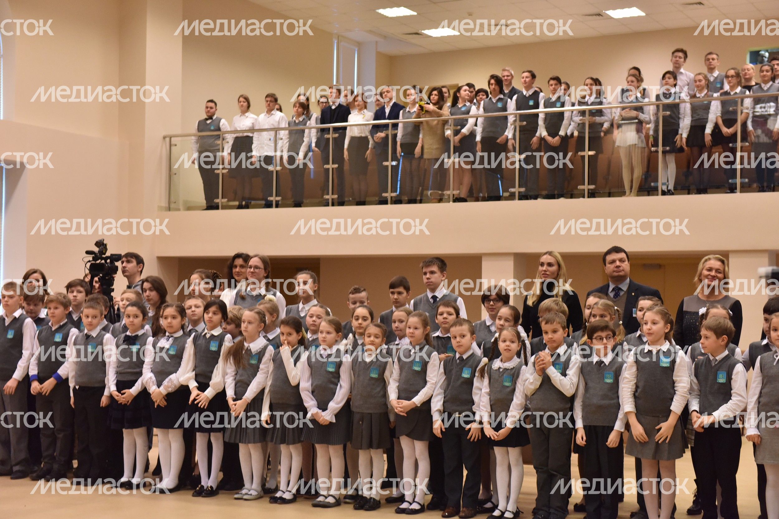 Губернатор вручил ордена за большой вклад в реконструкцию школы в Одинцовском районе