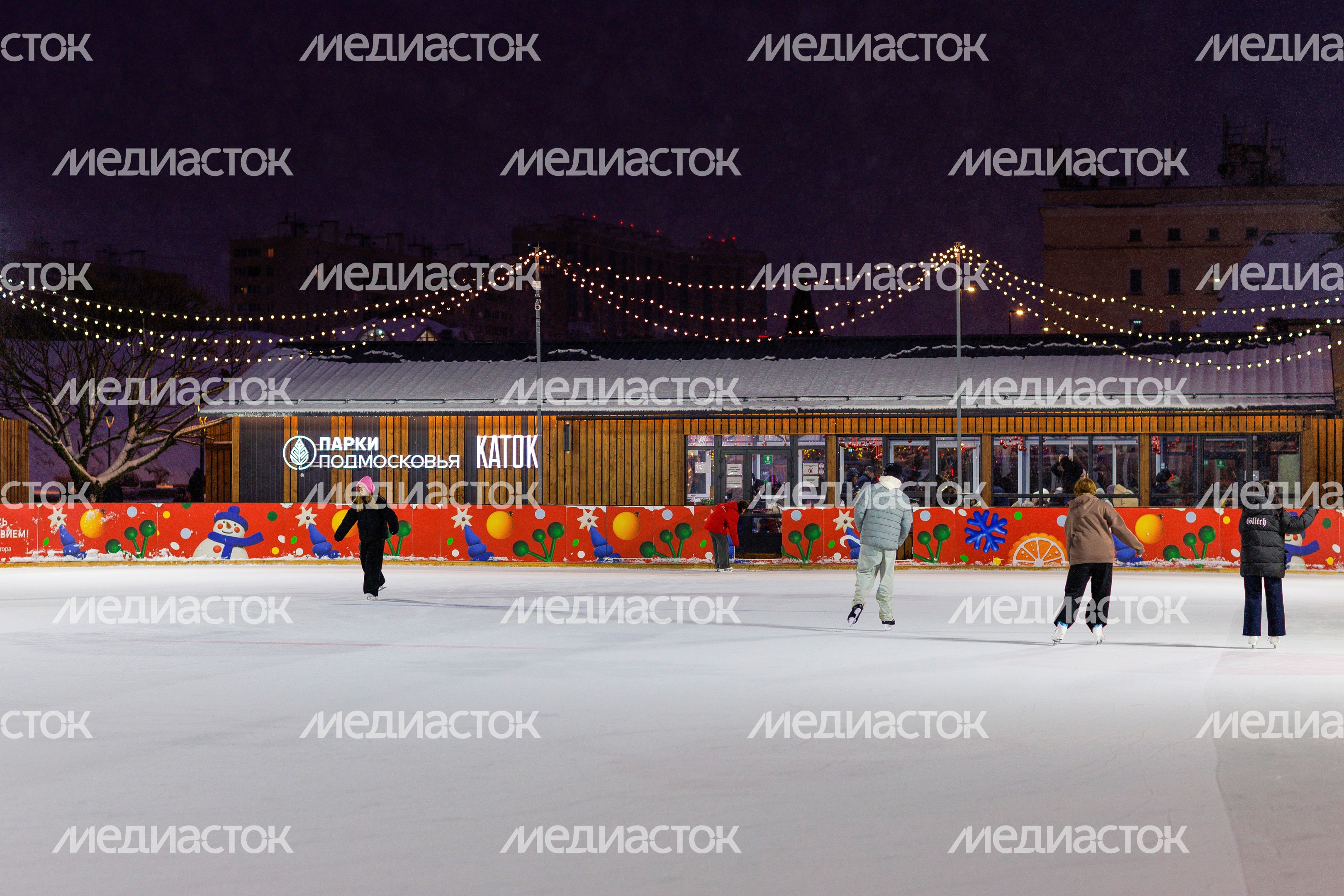 Каток на Торговой площади в Дмитрове Каток на Торговой площади в Дмитрове