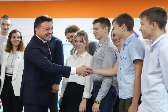 Визит Андрея Воробьёва и Дмитрия Медведева в «IT-колледж» в Подмосковье