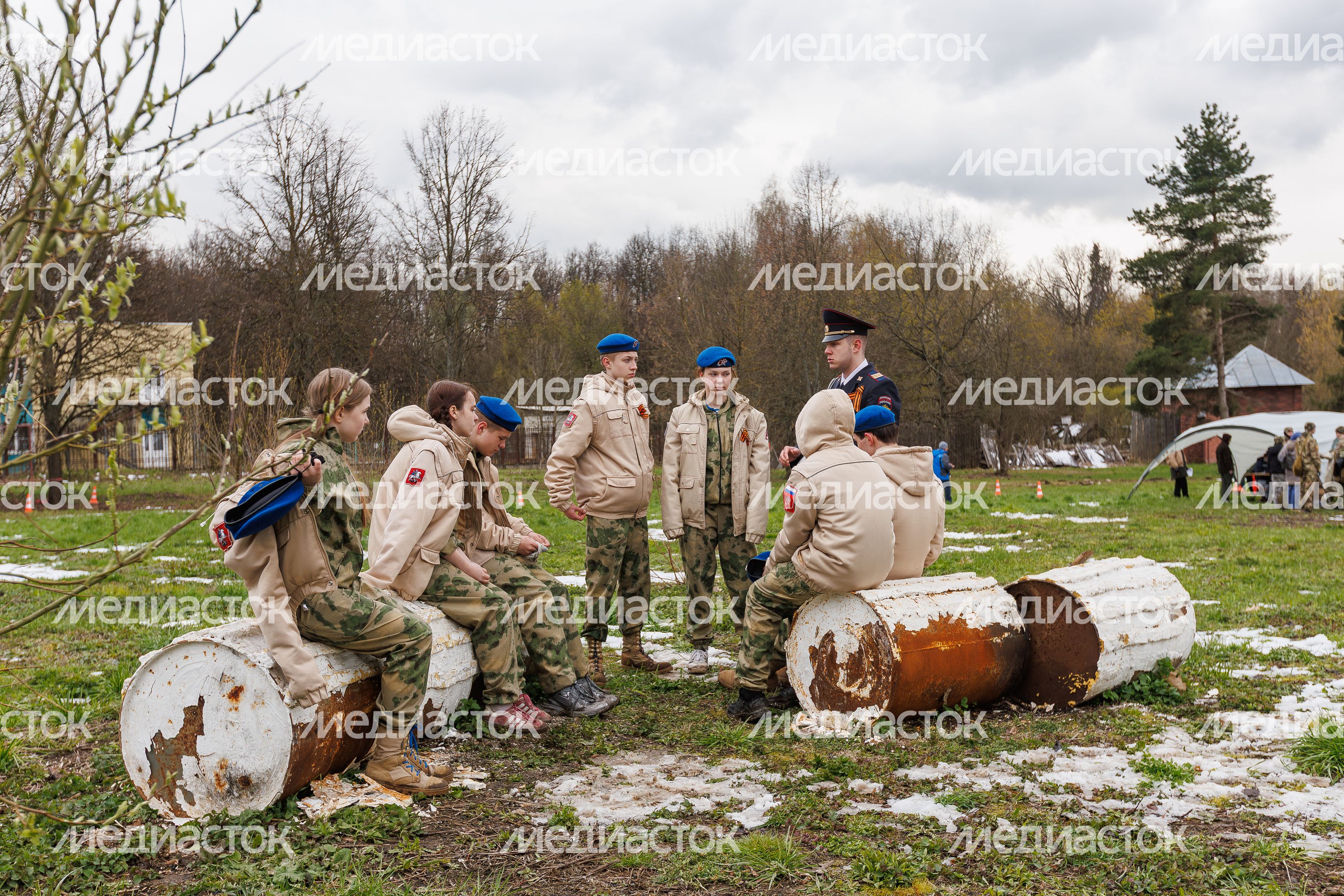 Военно-патриотическая игра «Юнармия, вперед!», посвященная Дню Победы, в Горках Ленинских