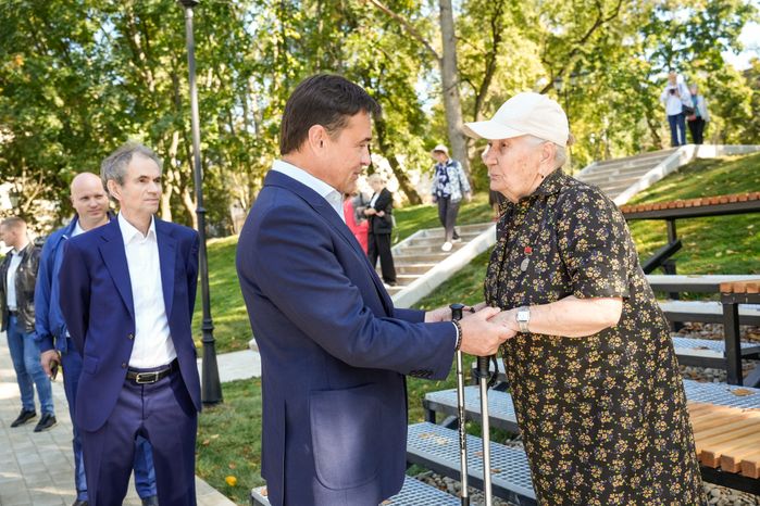 Андрей Воробьев и Владимир Мединский открыли новый сквер в усадьбе "Лыткарино"