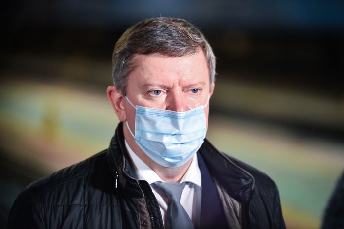 Дезинфекция поезда в московском метро для защиты от коронавируса