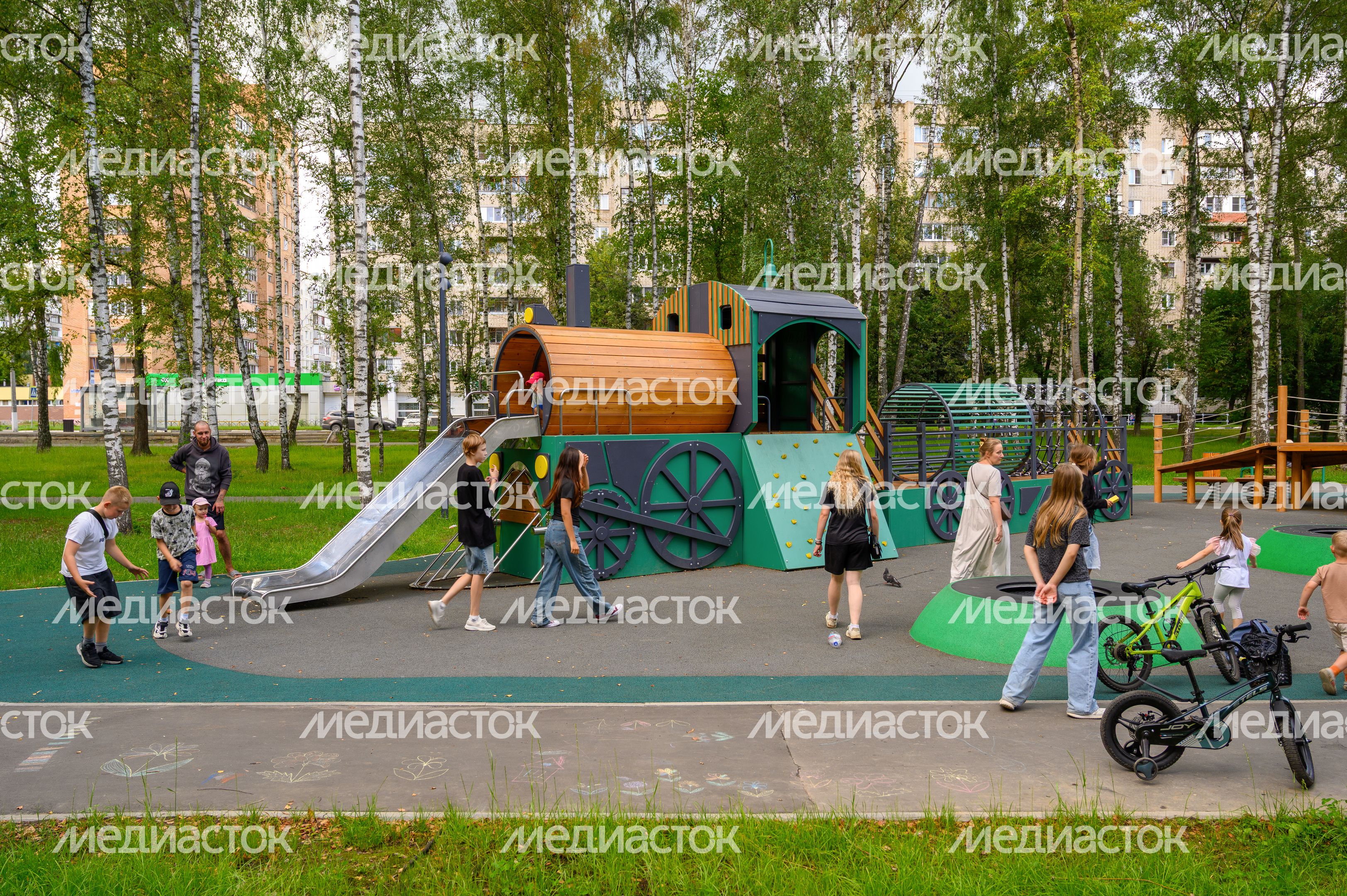 Сквер «Затишье» в Электростали летом