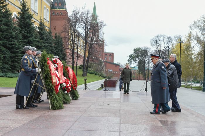 Торжественный марш в честь парада 1941 года на Красной площади в Москве