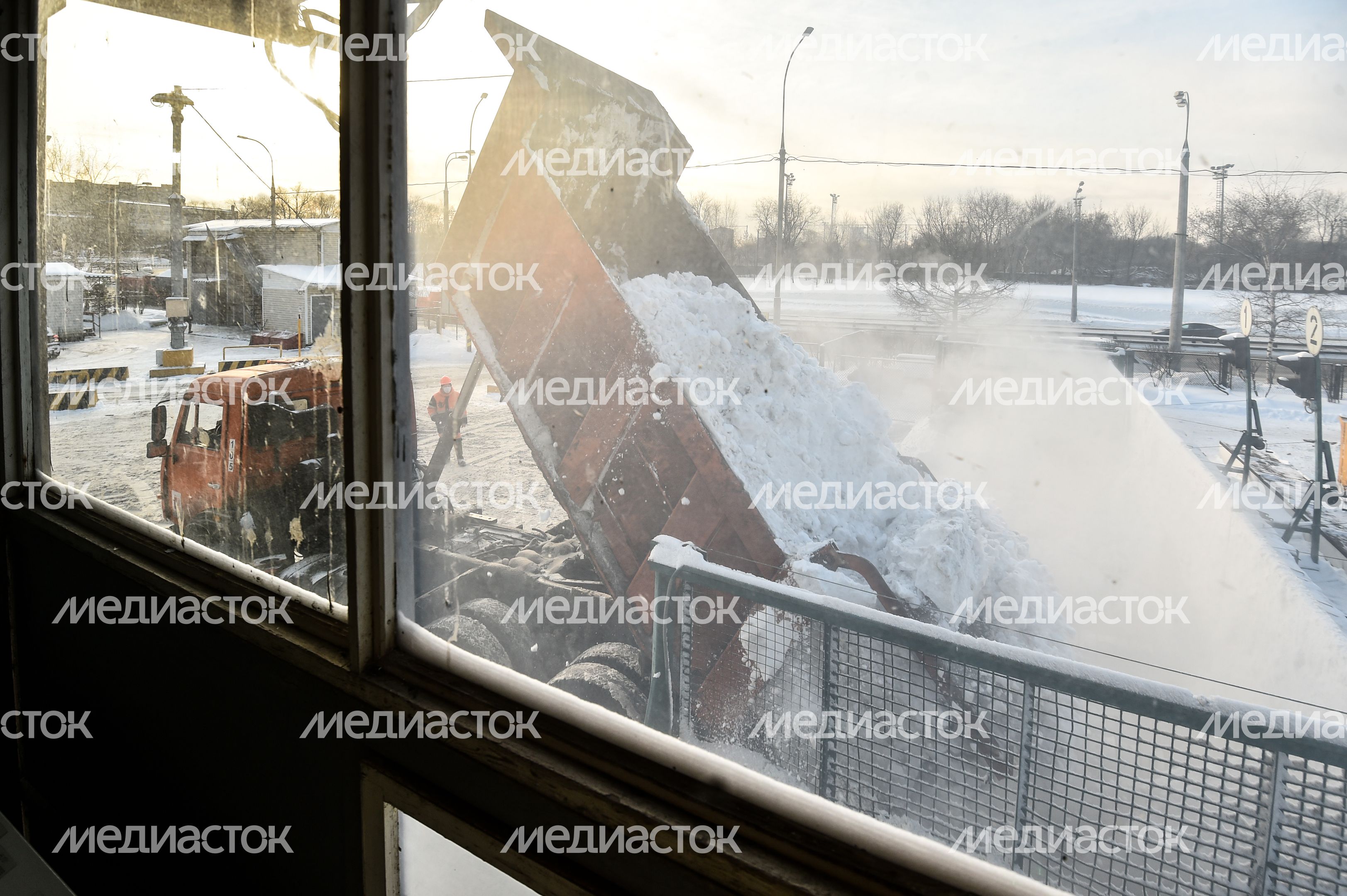 Утилизация снега на снегосплавном пункте «Черкизово»