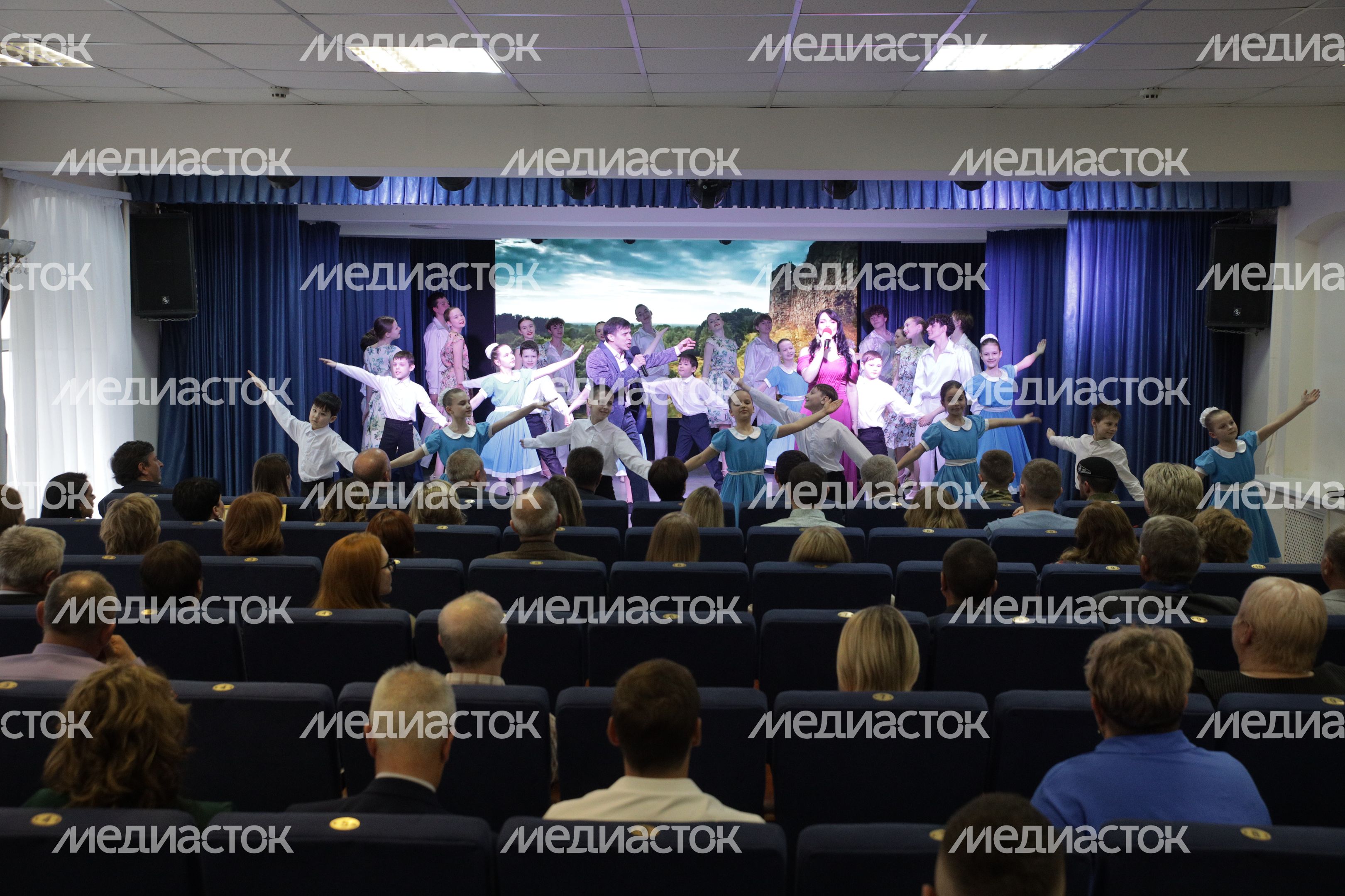С праздником труда поздравили специалистов отрасли городского хозяйства Подмосковья С праздником труда поздравили специалистов отрасли городского хозяйства Подмосковья