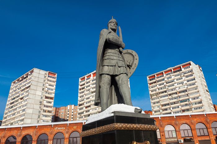 Памятник Дмитрию Донскому в городе Дзержинский