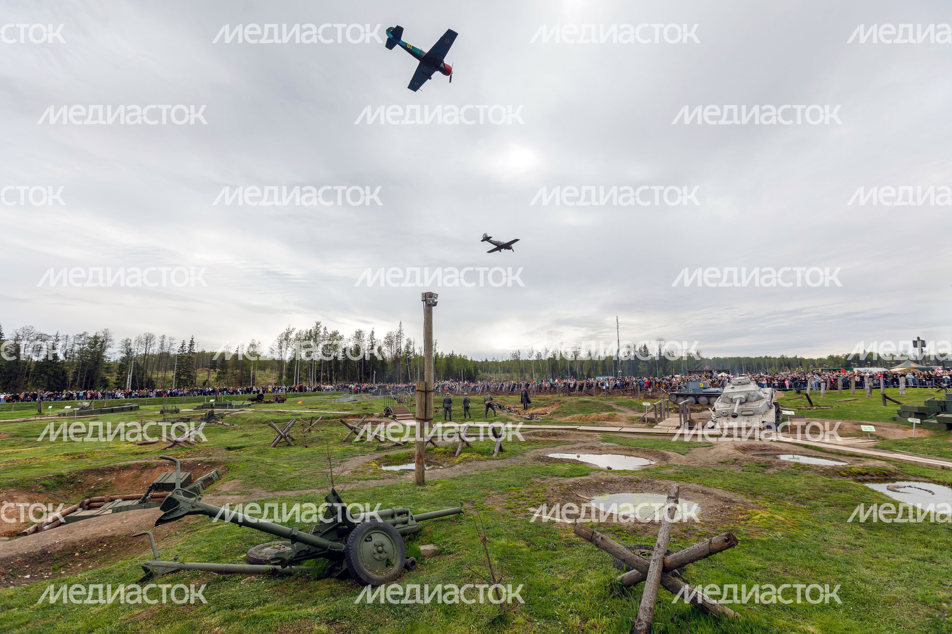 День Победы в Центральном парке «Патриот» Одинцовского округа: самолеты на военно-исторической реконструкции День Победы в Центральном парке «Патриот» Одинцовского округа: самолеты на военно-исторической реконструкции