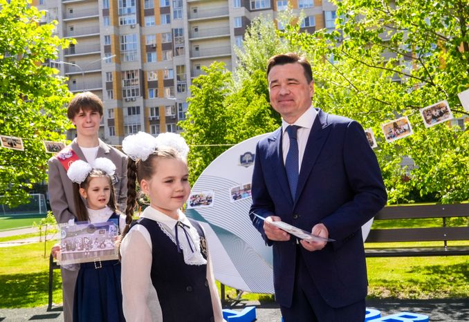 Губернатор поздравил выпускников реутовской СОШ №10 с последним звонком