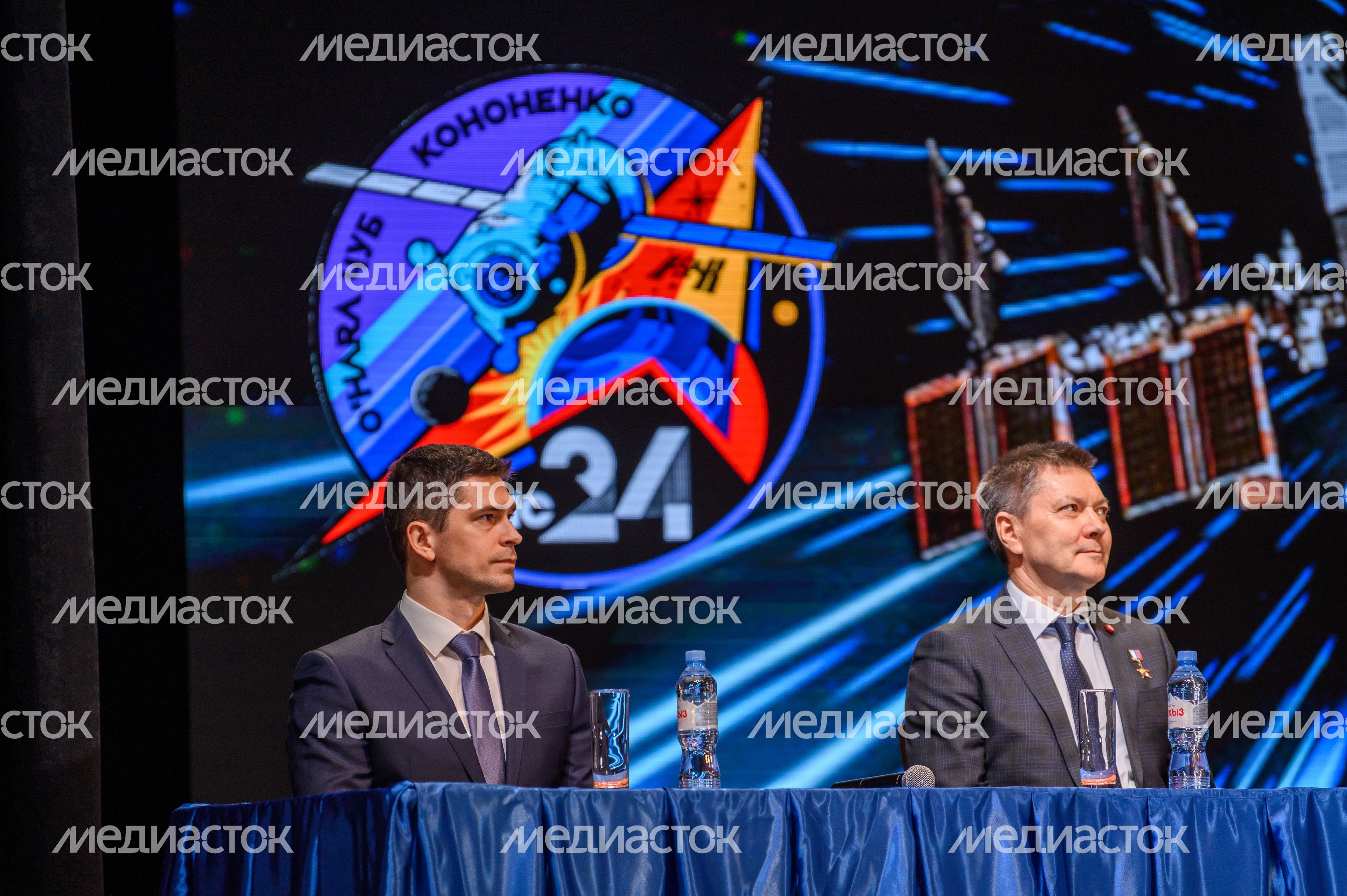 Космонавты Николай Чуб м Олег Кононенко на торжественная встреча в их честь в Звездном городке Космонавты Николай Чуб м Олег Кононенко на торжественная встреча в их честь в Звездном городке