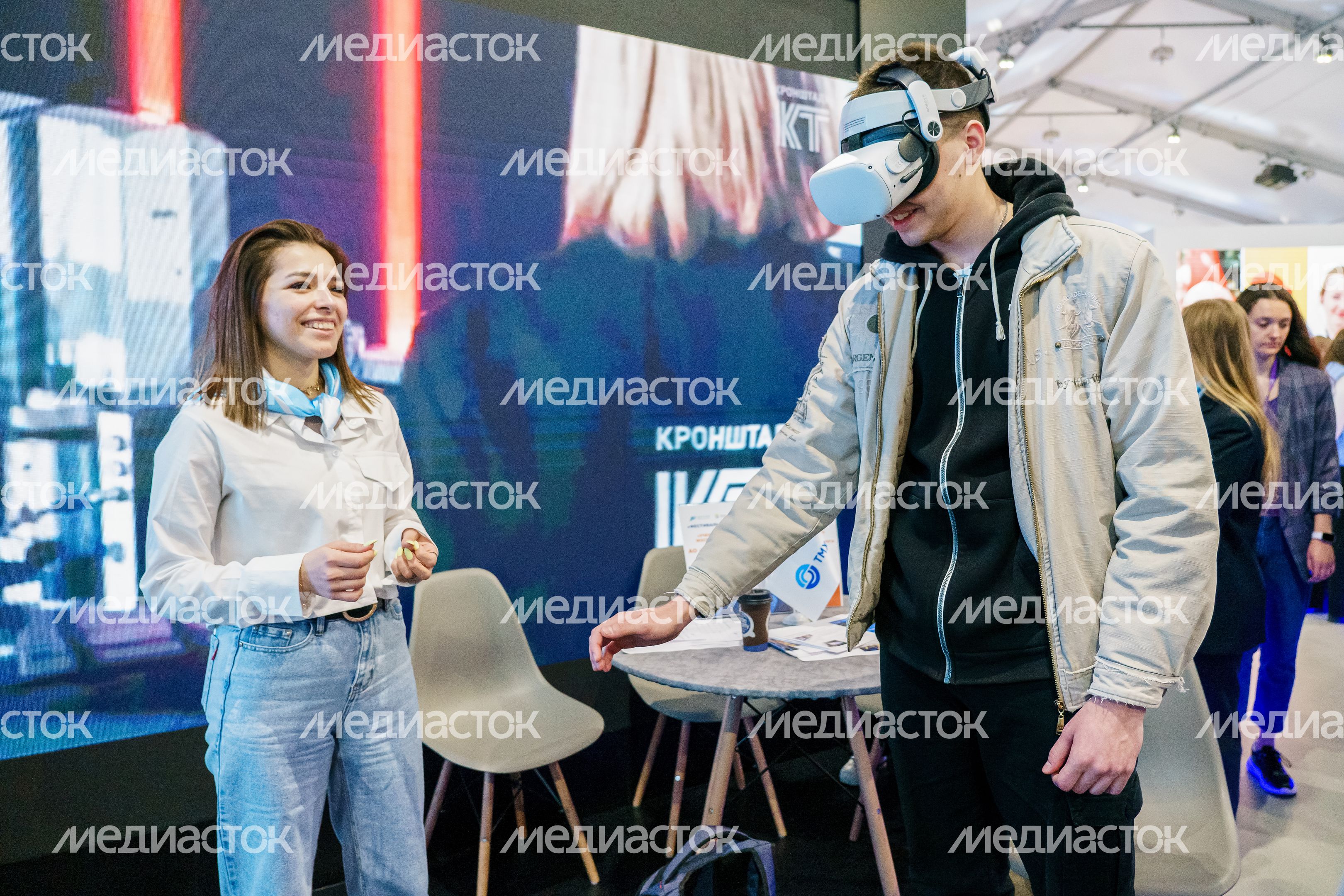 Фестиваль профессий на выставке "Россия". Стенд «Ученые будущего» Фестиваль профессий на выставке "Россия". Стенд «Ученые будущего»