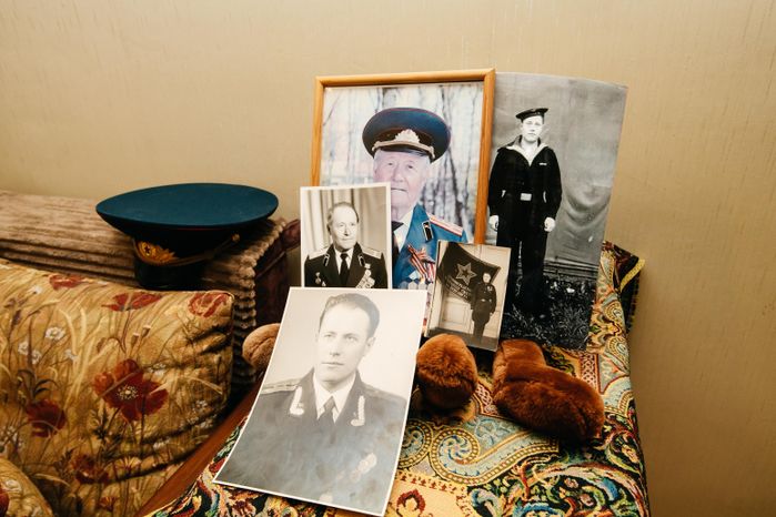 Кирилл Григорьев традиционно навестил ветерана Алексея Галютина в канун Дня Победы
