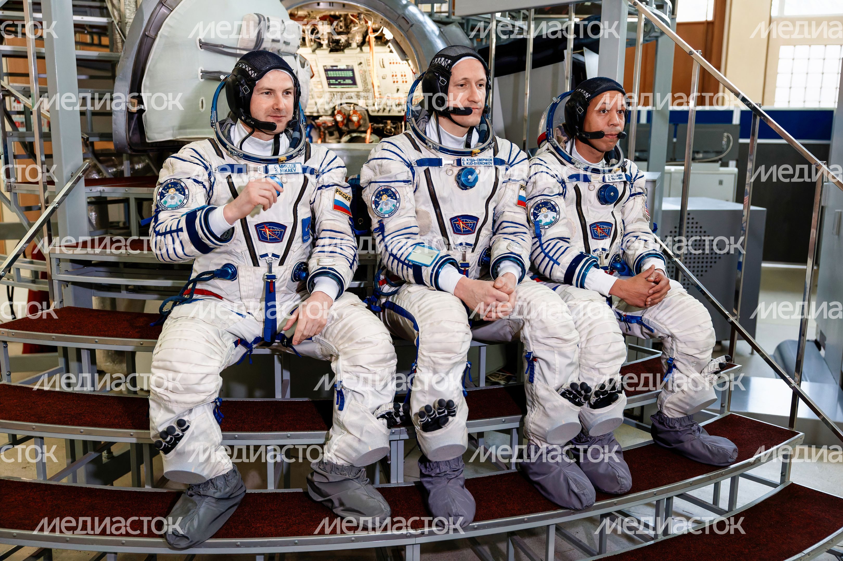 Дублирующий экипаж космонавтов МКС-73 на комплексной тренировке в Звездном городке Дублирующий экипаж космонавтов МКС-73 на комплексной тренировке в Звездном городке