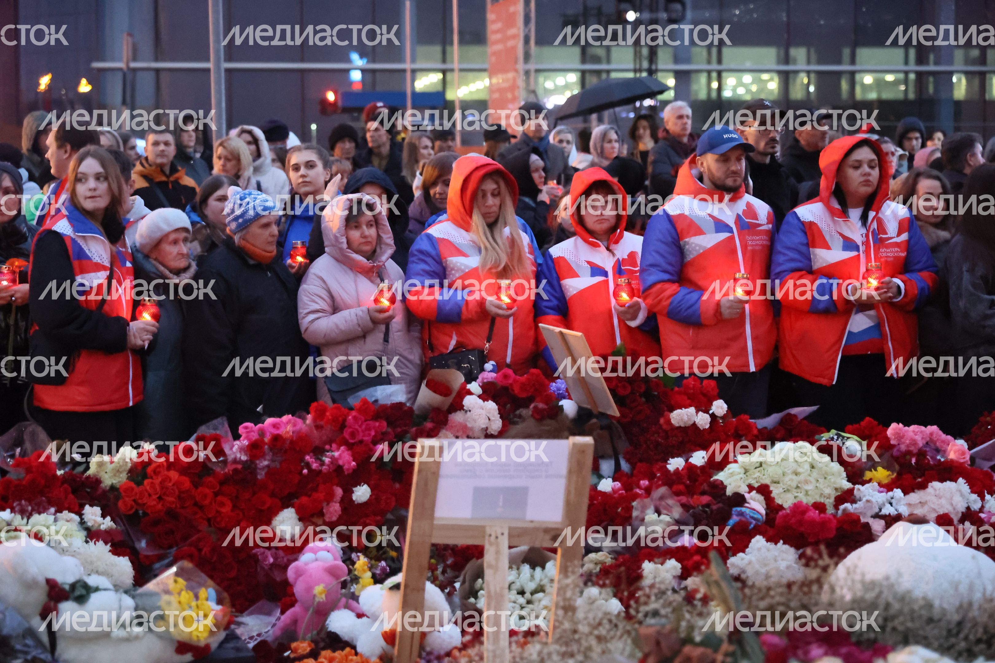 Акция памяти "Журавли" прошла на девятый день после теракта в "Крокус Сити Холле"