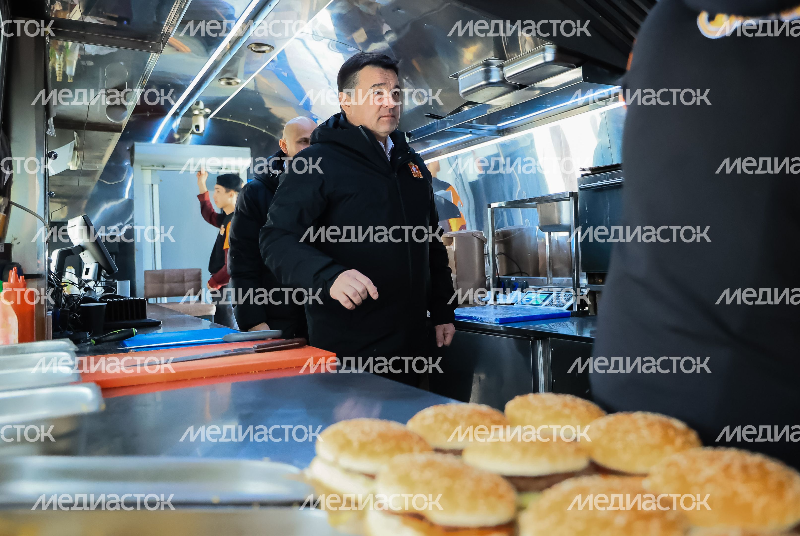 Посещение губернатором производства мобитраков в Истре