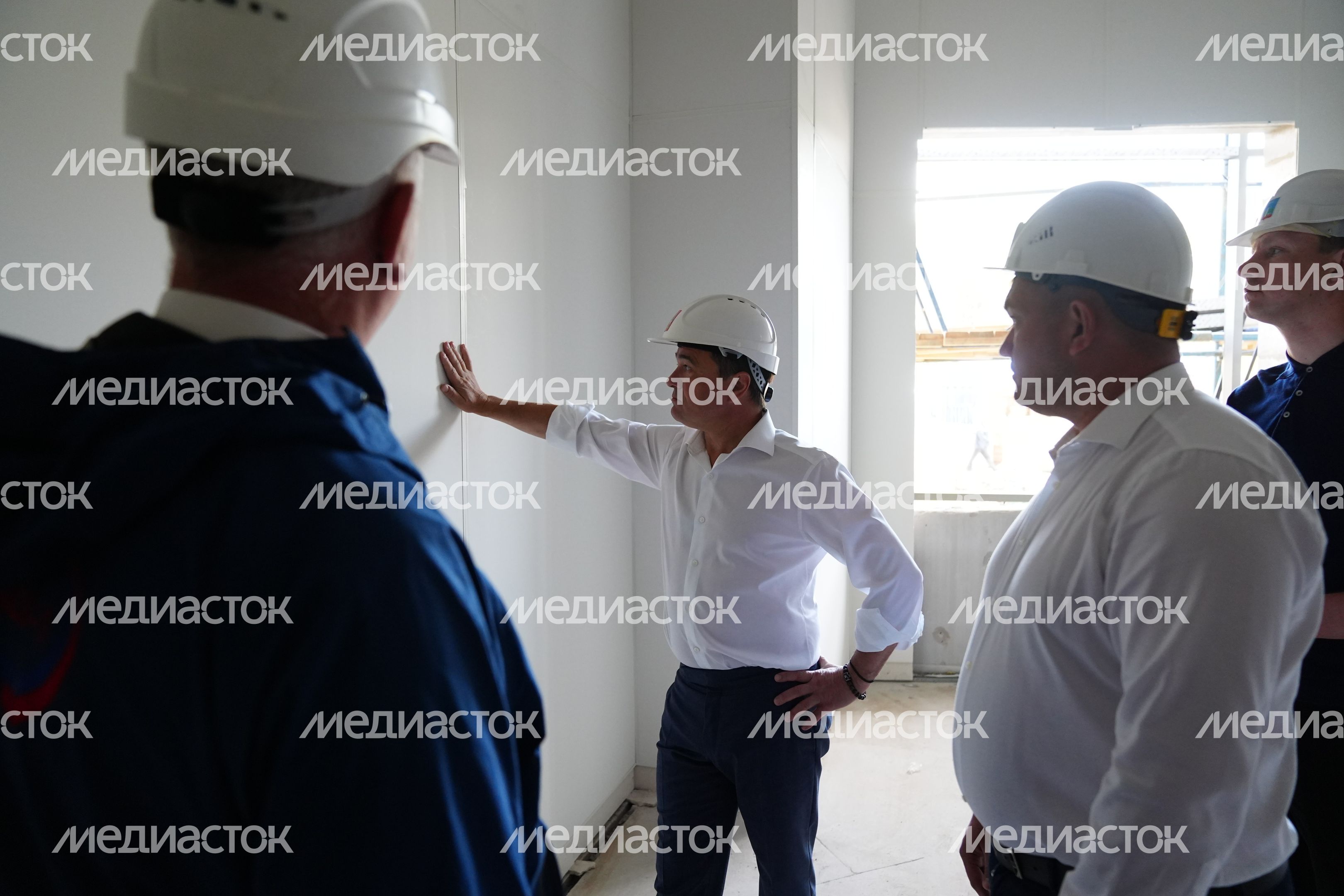 Проверка хода строительства детской областной больницы в Красногорске Губернатором Подмосковья