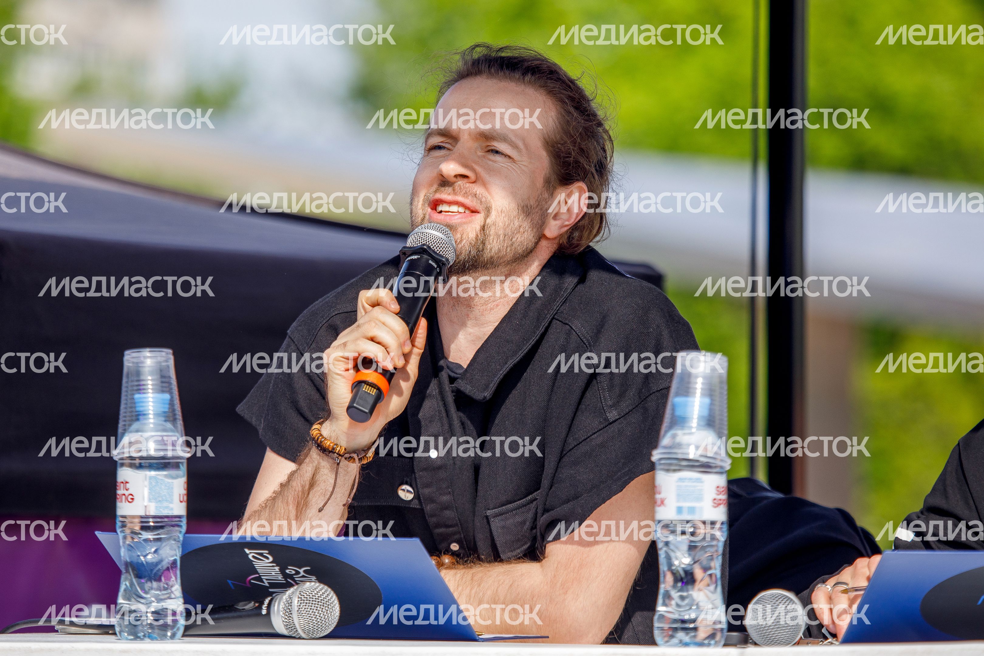 Член жюри Александр Могилев на открытии фестиваля современного танца «Город танцует в парках» в Королеве Член жюри Александр Могилев на открытии фестиваля современного танца «Город танцует в парках» в Королеве