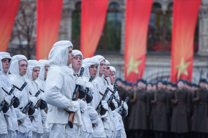 Торжественный марш в честь парада 1941 года на Красной площади в Москве