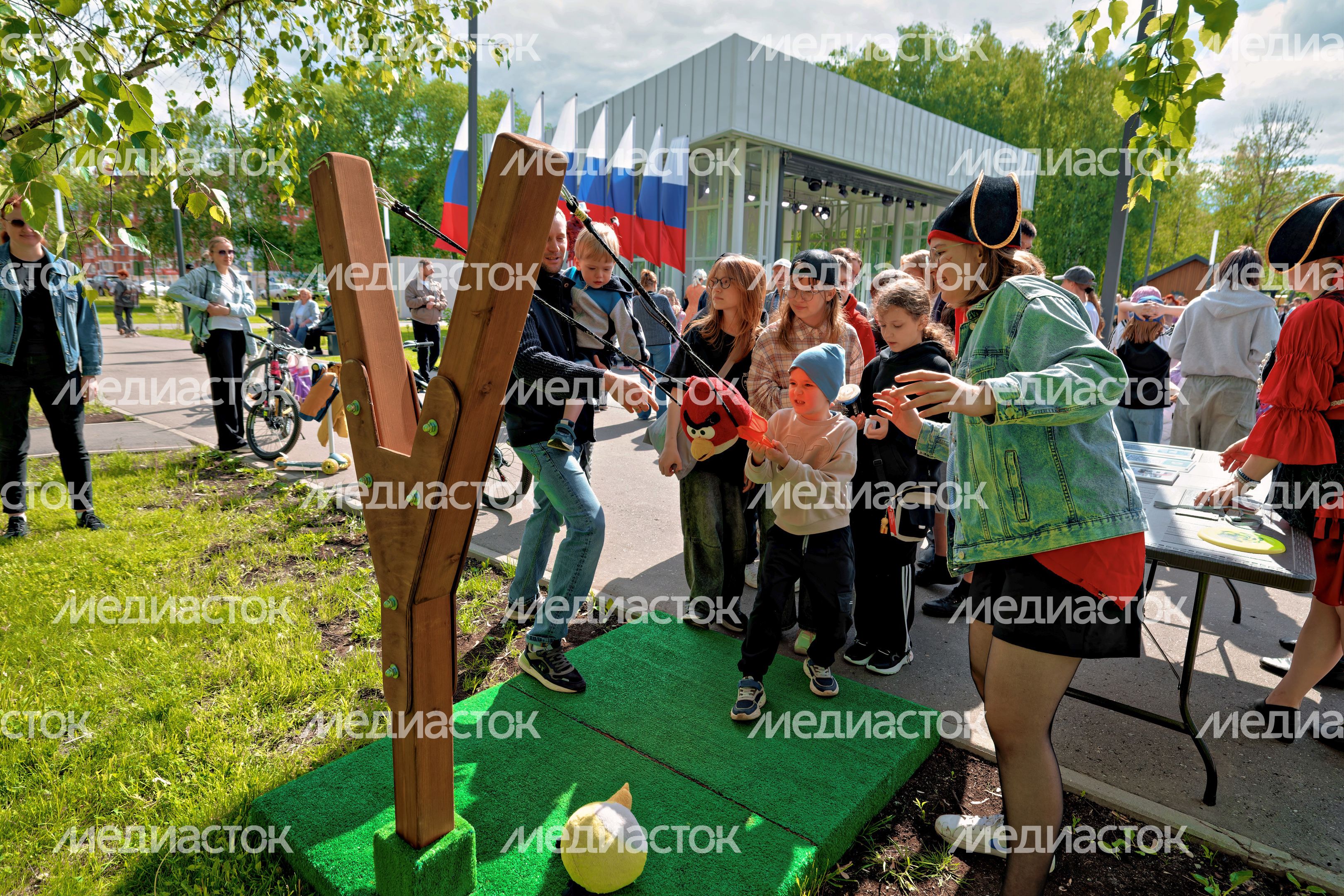 Костюмированное шествие в Центральном парке Лобни на закрытии XXX Театрального фестиваля «Русская классика» Костюмированное шествие в Центральном парке Лобни на закрытии XXX Театрального фестиваля «Русская классика»