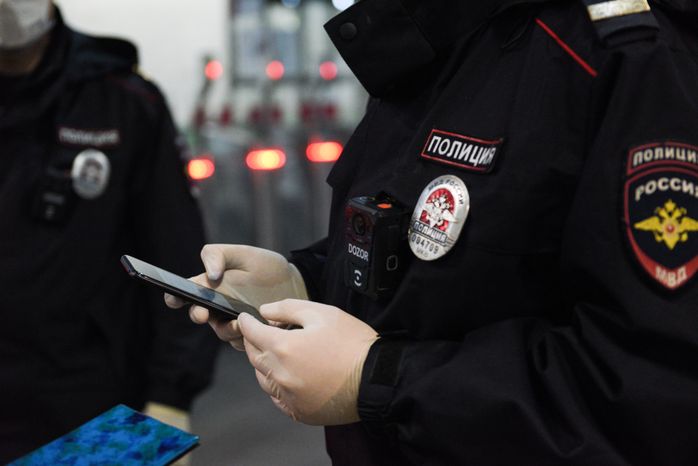 Проверка электронных пропусков в московском метро
