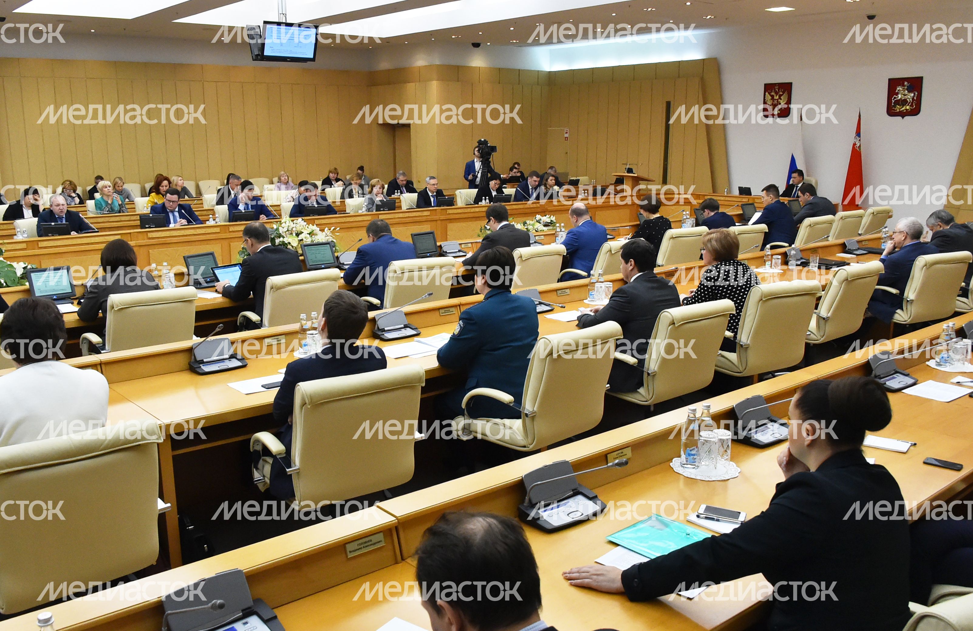 Губернатор Подмосковья провёл заседания правительства по вопросам ремонта и строительства дорог и ликвидации МУПов.