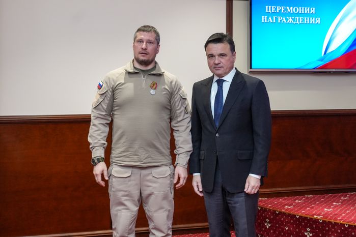 Андрей Воробьев вручил добровольцам отряда БАРС медали «За храбрость» II степени