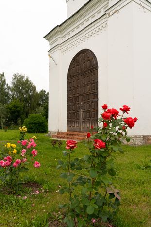 Шаховская. Воскресенский храм села Раменье