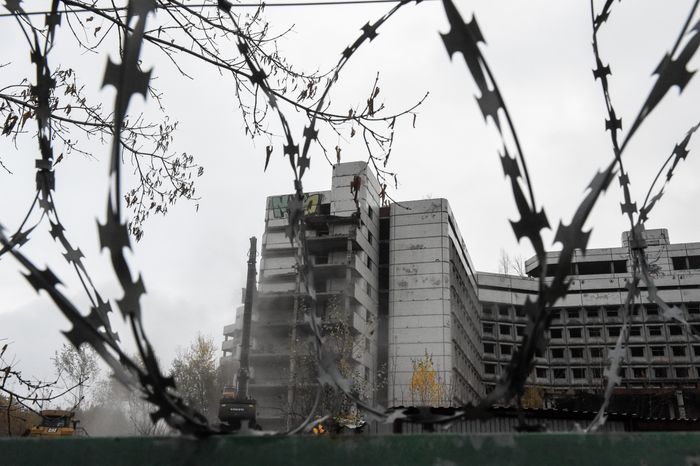 Начало работ по демонтажу Ховринской заброшенной больницы