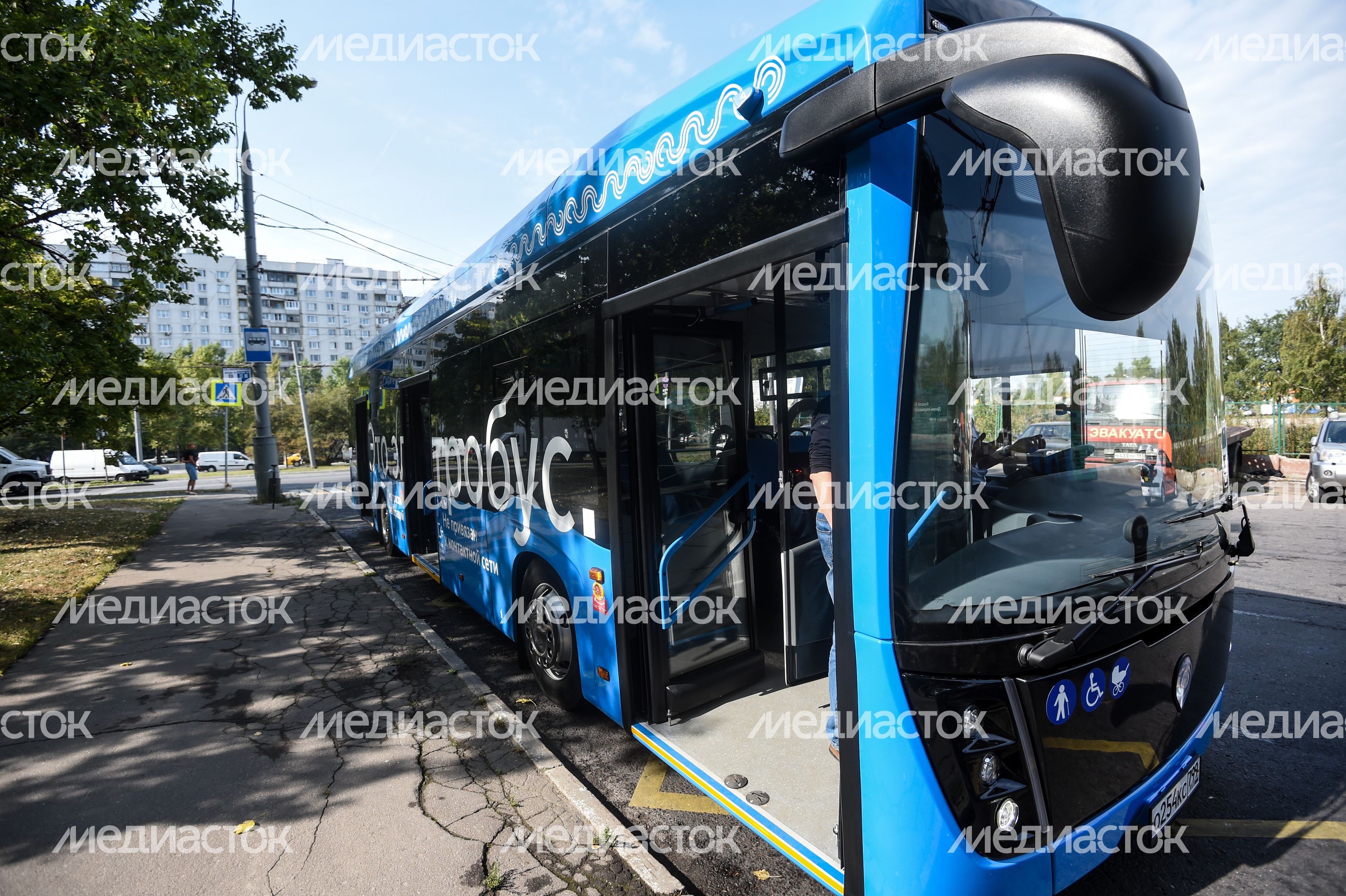 Первый электробус вышел на маршрут в Москве