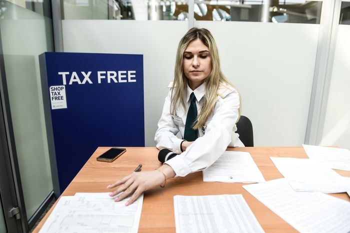 Система tax free для возврата НДС иностранцам начинает работу в России в тестовом режиме