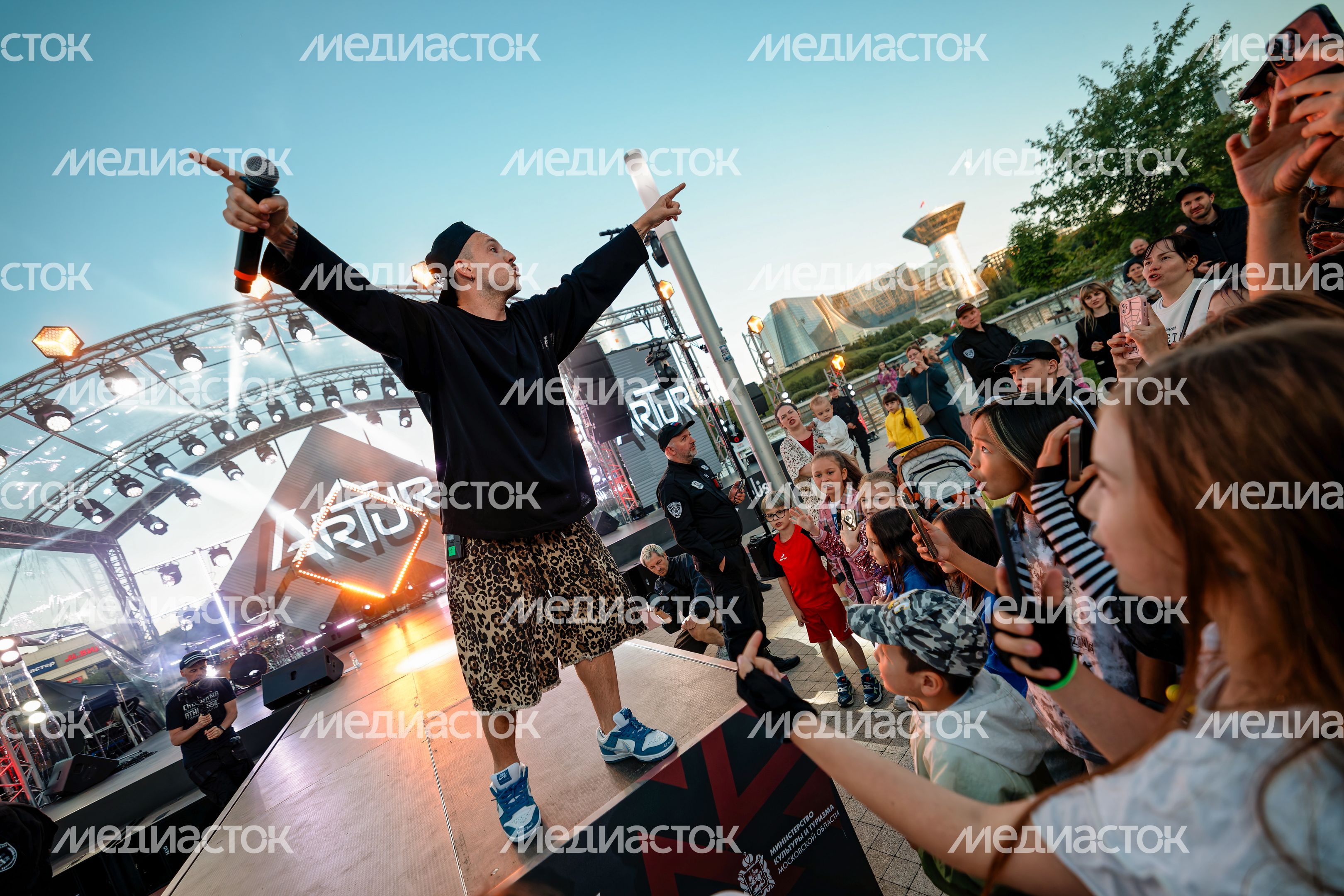 Певец Artur на конкурсе современной этнической музыки на фестивале «RUS_СВЕТ 2025» в Красногорске Певец Artur на конкурсе современной этнической музыки на фестивале «RUS_СВЕТ 2025» в Красногорске