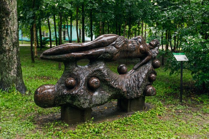 Скульптура в городском парке культуры и отдыха в Солнечногорске