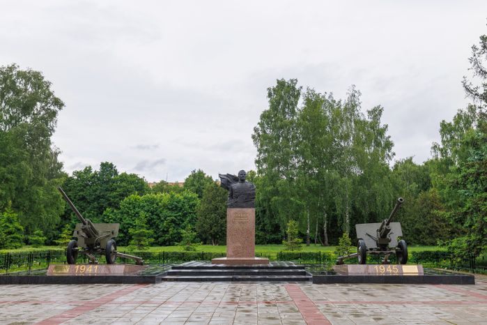Памятник генерал-полковнику Василию Гавриловичу Грабину в парке Победы в Королеве
