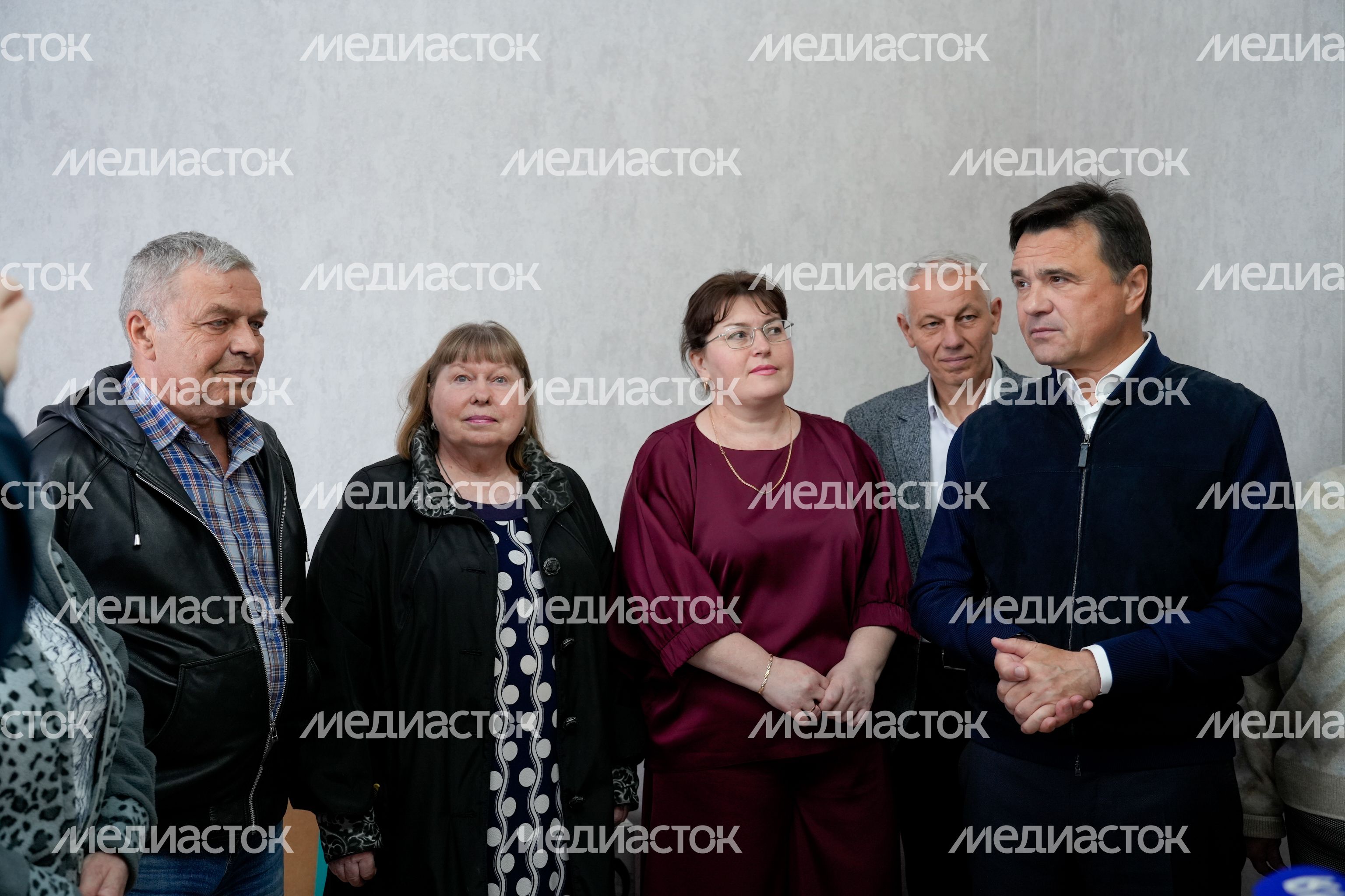 Андрей Воробьев поздравил новоселов, переехавших из аварийного жилья в новую многоэтажку в п. Южный г.о. Подольск Андрей Воробьев поздравил новоселов, переехавших из аварийного жилья в новую многоэтажку в п. Южный г.о. Подольск