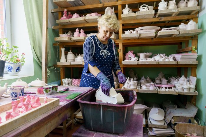 Гжельская фарфоровая мануфактура "Галактика и компания" в Раменском округе