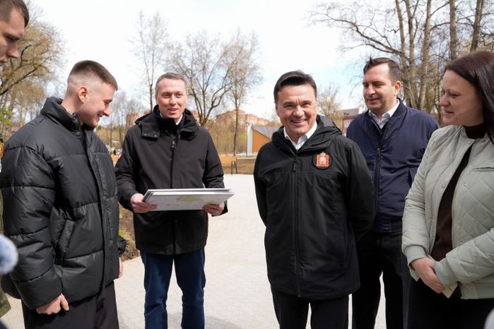 Андрей Воробьев проверил ход благоустройства Центрального парка в Щелково