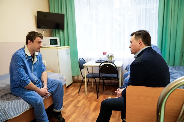 Андрей Воробьев навестил бойцов в военном госпитале под Солнечногорском