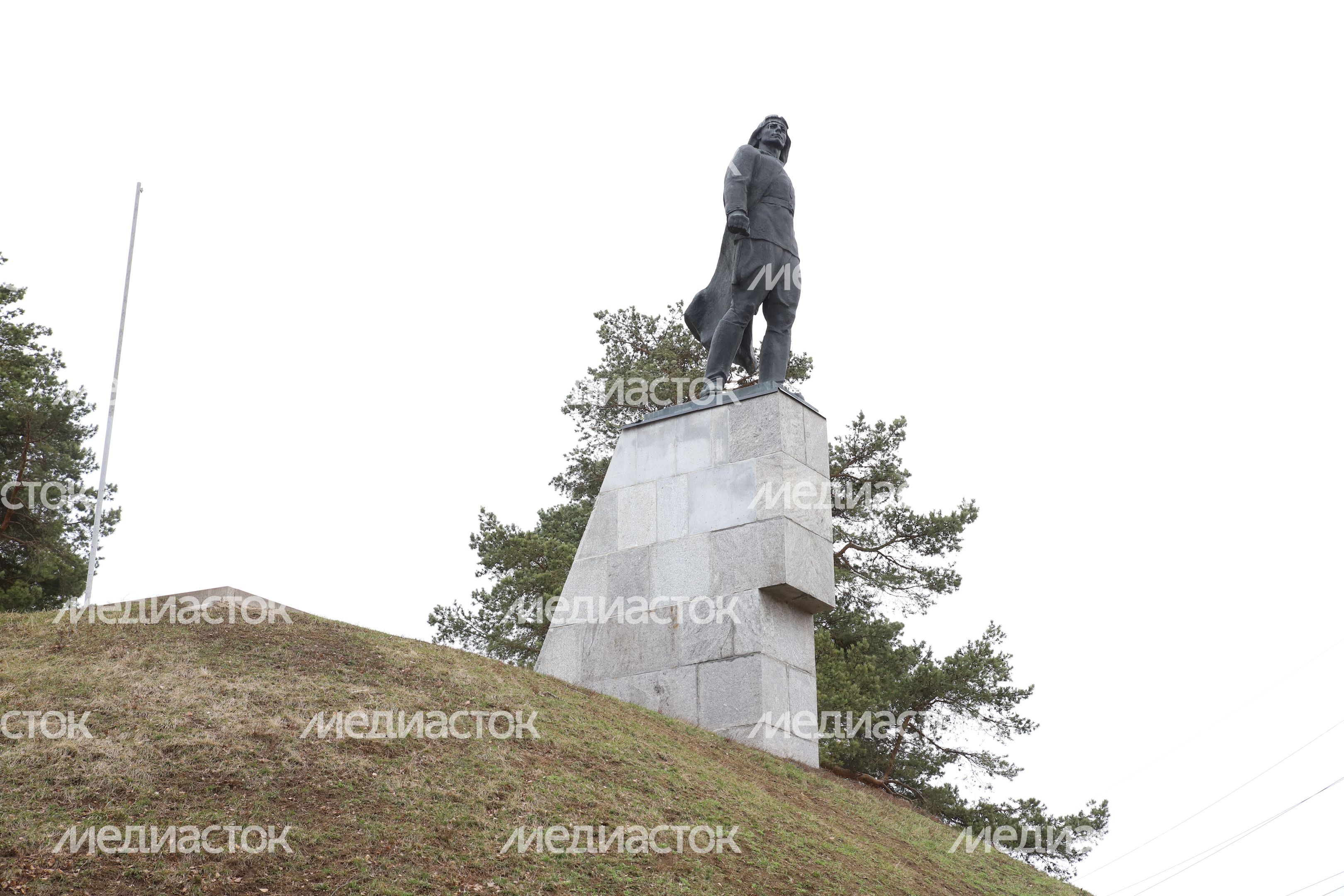 Памятник ночному тарану Талалихина Памятник ночному тарану Талалихина